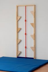 Stelzenwand mit Klettertau