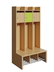 Spindgarderobe mit kleiner Tr